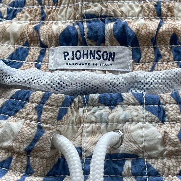 P. Johnson Men’s Swim Shorts Size Medium Blue Cream Front Pockets Netted Lining - Picture 2 of 5